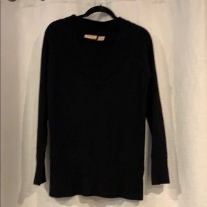 R898 Black V Neck Sweater